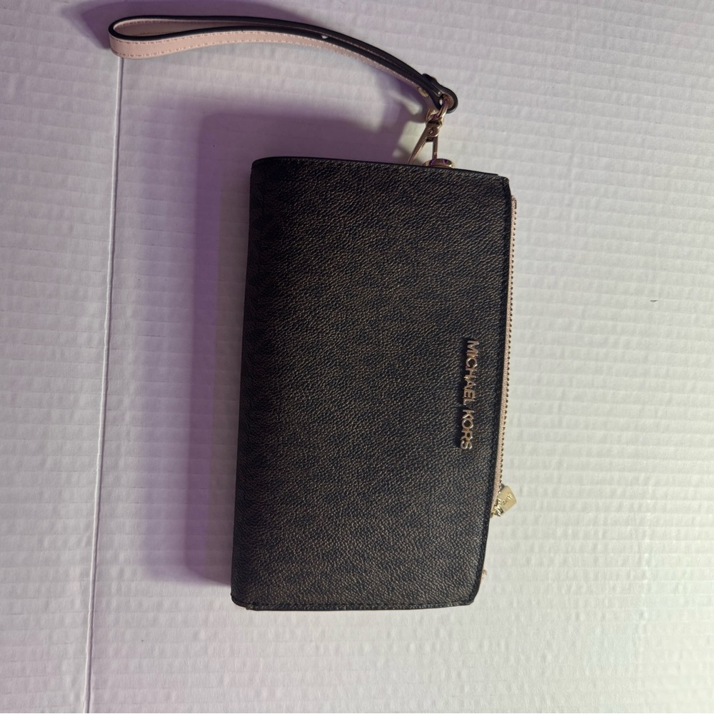 Michael Kors Adele Logo Smartphone wallet